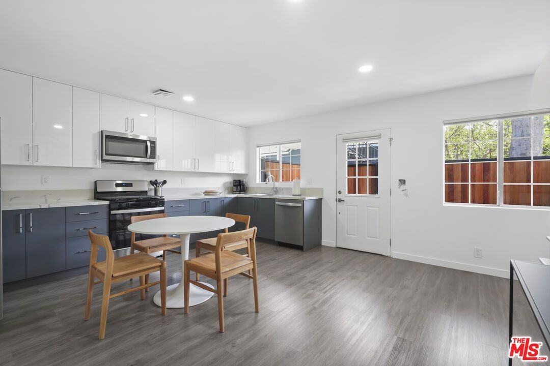 753 N Garfield Ave - Photo 6 of 22