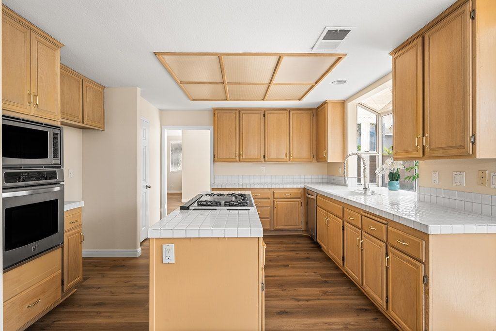 5470 Bayberry Way - Photo 4 of 7