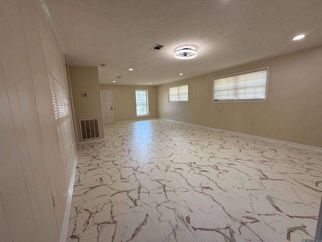 1711 S Park Ave - Photo 2 of 11