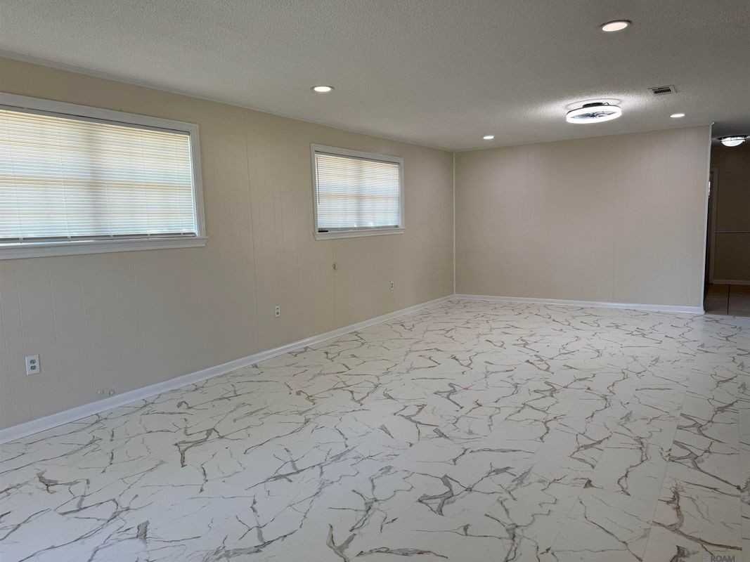 1711 S Park Ave - Photo 7 of 11