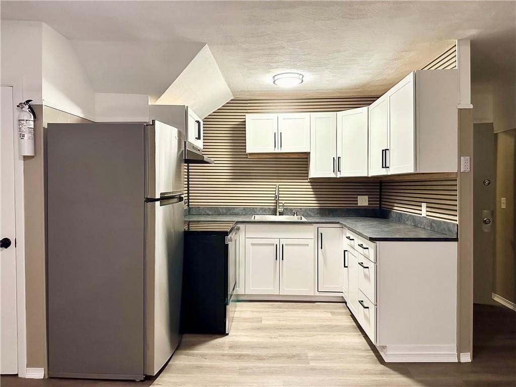 806 Main St - Photo 5 of 29