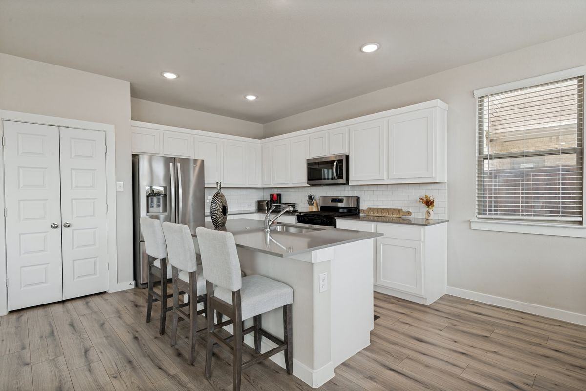2808 Spring Side Dr - Photo 3 of 18