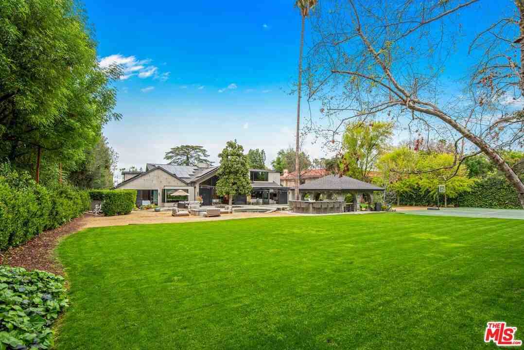 17352 Magnolia Blvd - Photo 6 of 37