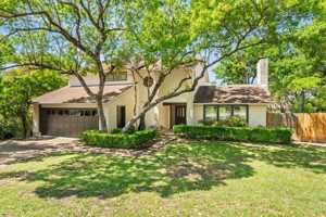 featured image of 6603 Whitemarsh Valley Walk