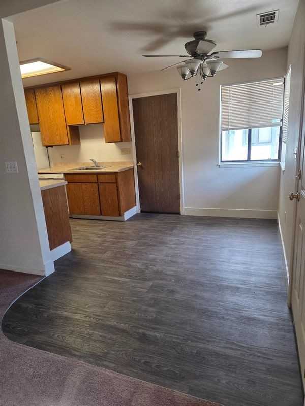 223 Woodland Ave - Photo 4 of 11