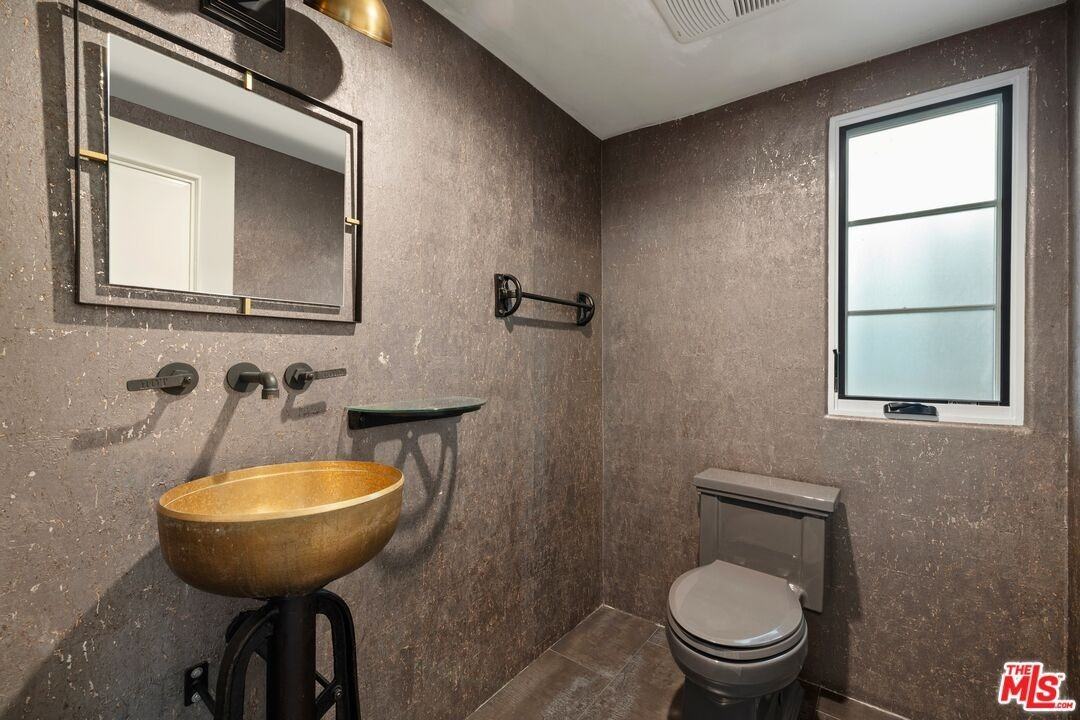 1743 Courtney Ave - Photo 7 of 28