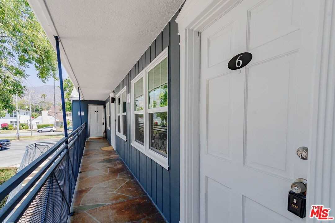 938 W Glenoaks Blvd ##3 - Photo 4 of 21