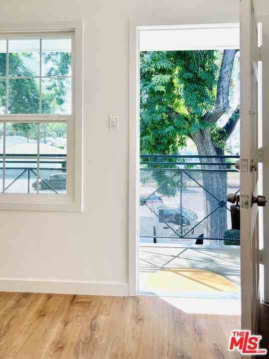 938 W Glenoaks Blvd ##3 - Photo 6 of 21