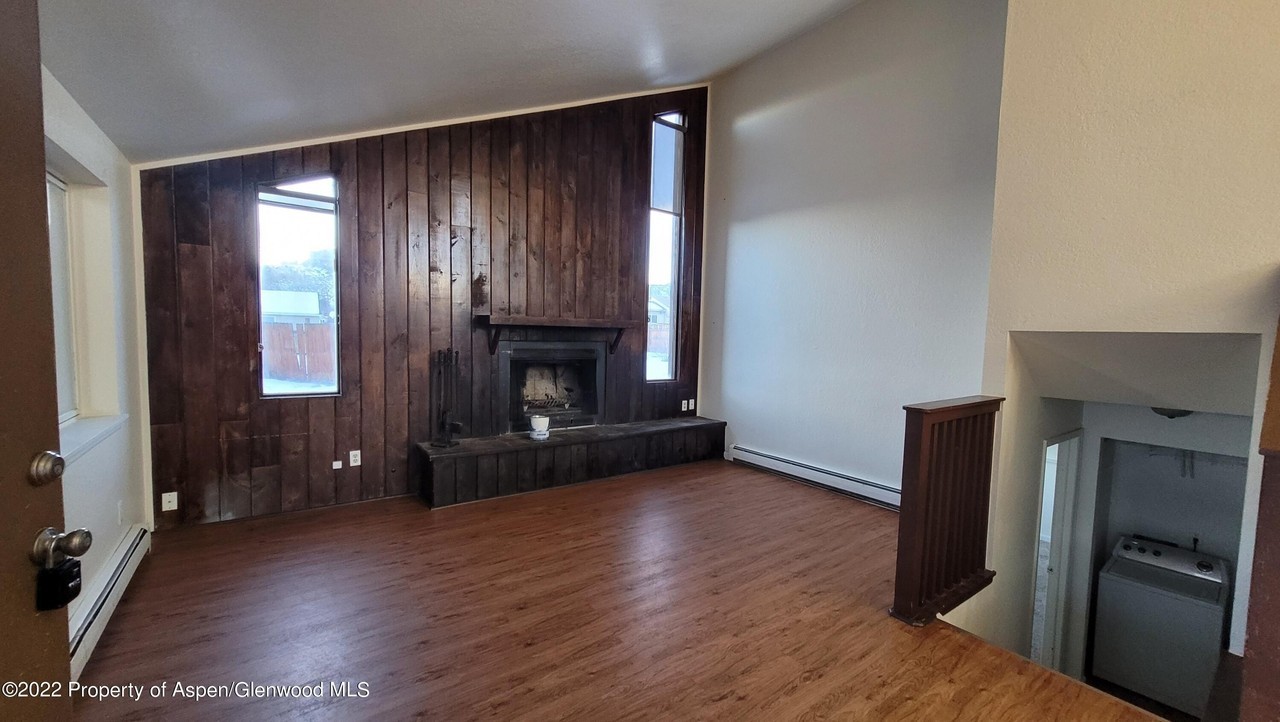 2812 Rail Ave - Photo 2 of 9
