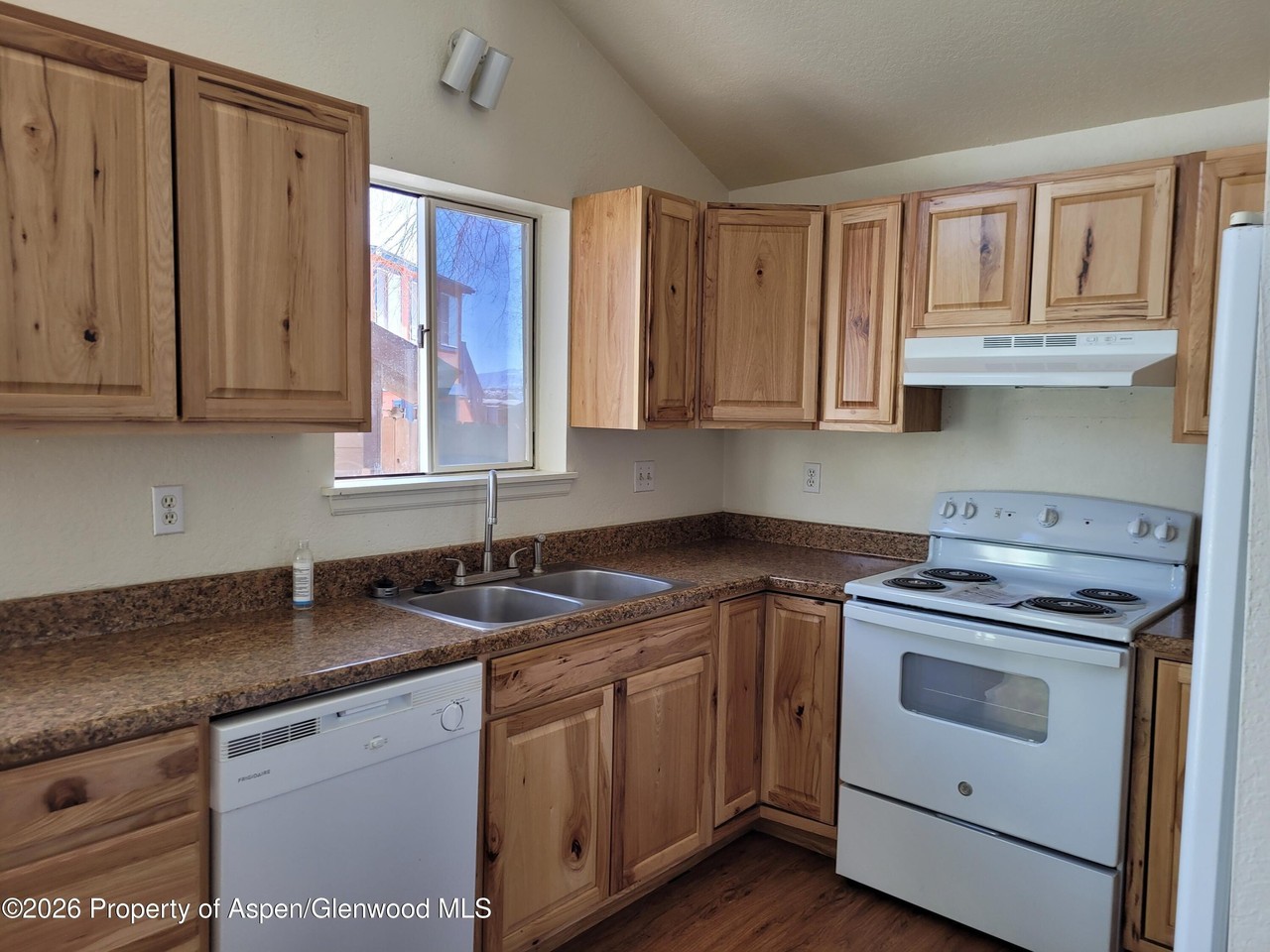 2812 Rail Ave - Photo 4 of 9