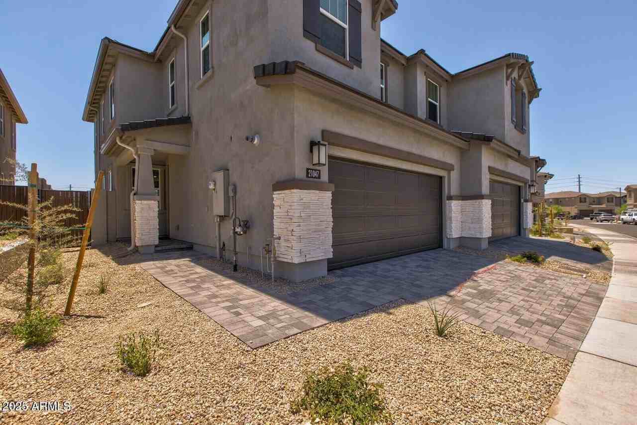 21047 N 58th Way - Photo 2 of 42