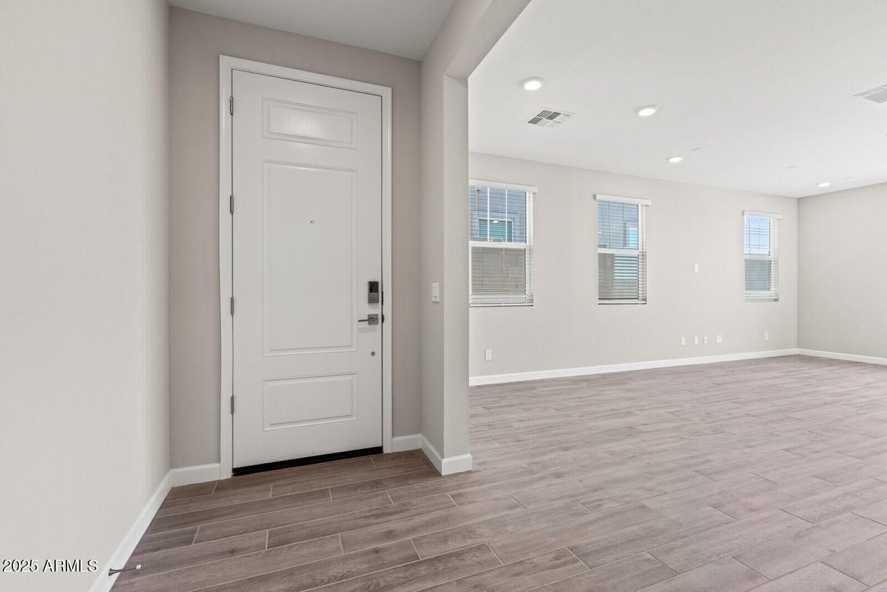 21047 N 58th Way - Photo 4 of 42