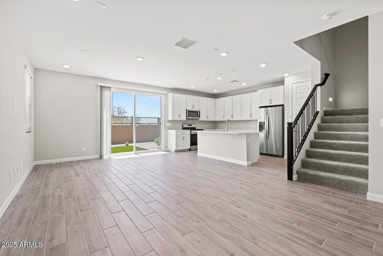 21047 N 58th Way - Photo 6 of 42