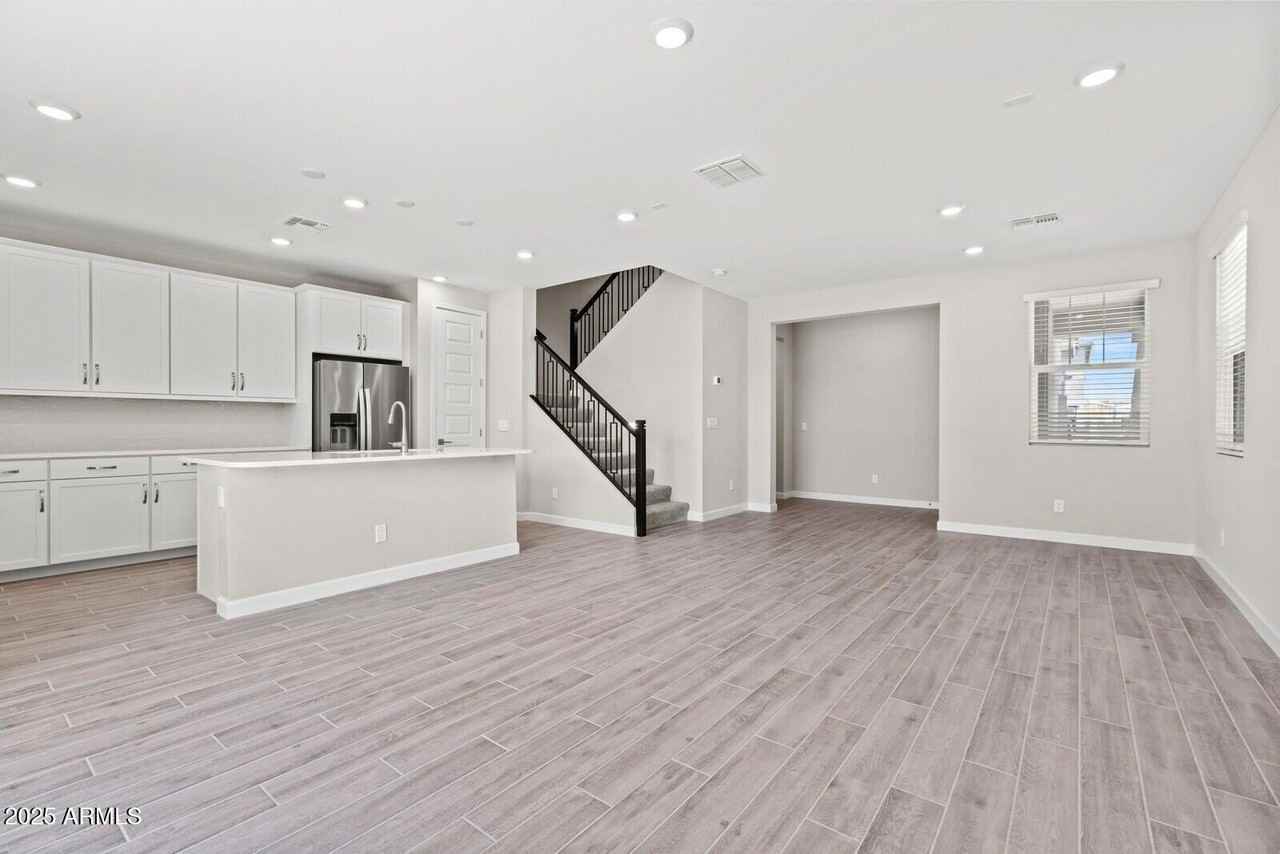 21047 N 58th Way - Photo 7 of 42