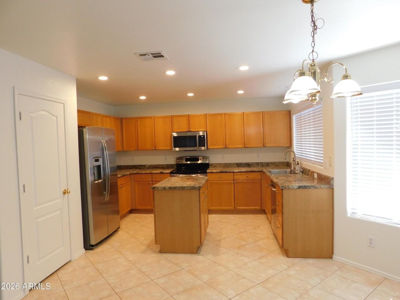 501 W Laredo Ave - Photo 4 of 25