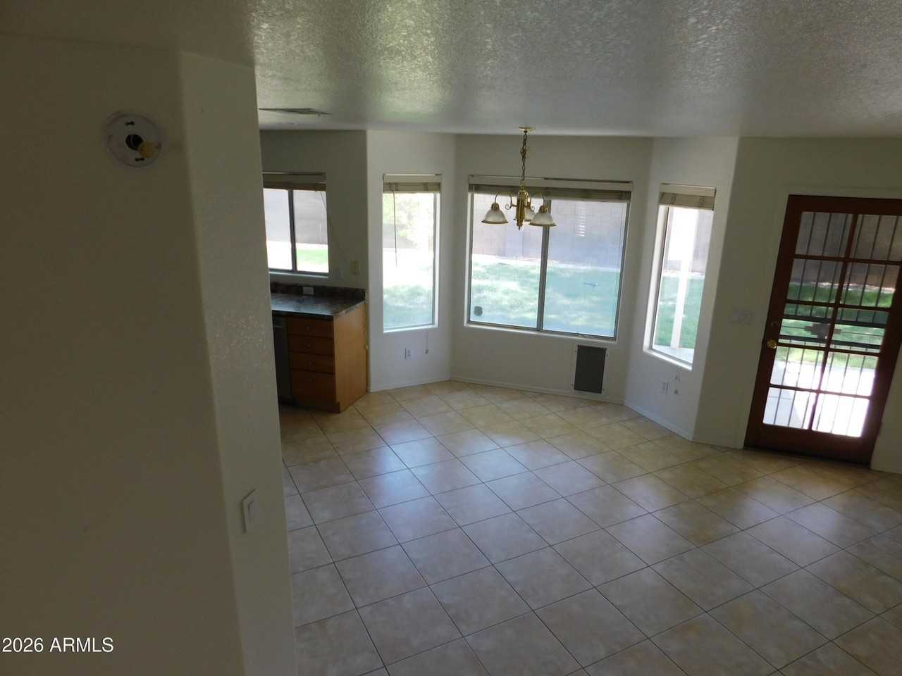 501 W Laredo Ave - Photo 5 of 25
