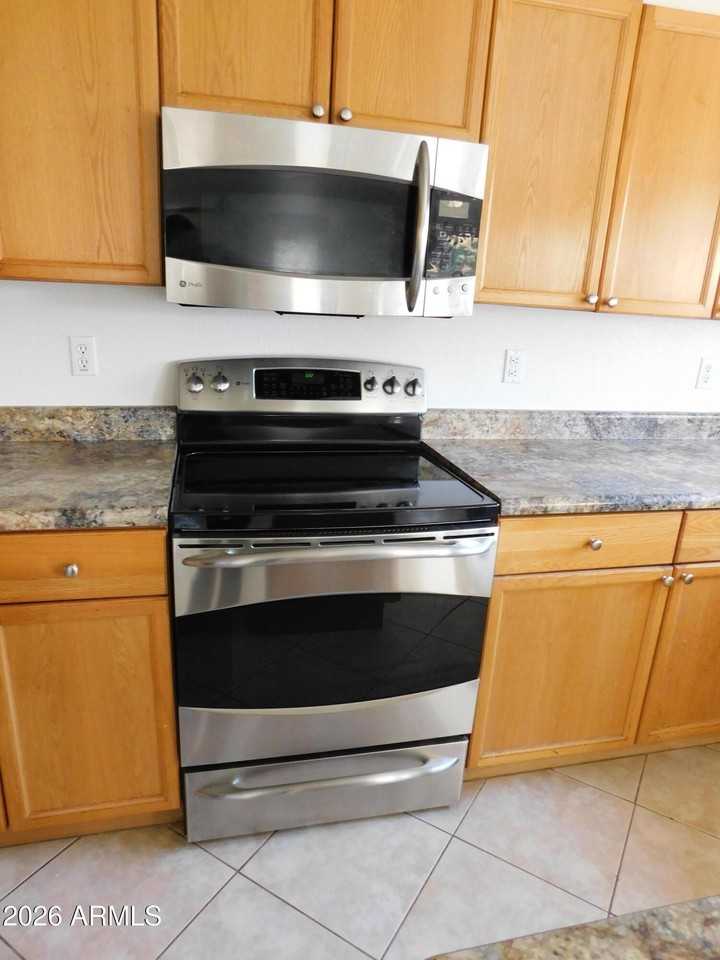 501 W Laredo Ave - Photo 6 of 25