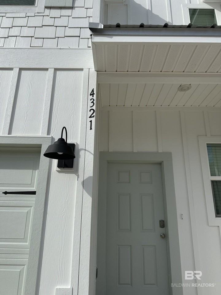 4321 Lost Bay Dr - Photo 3 of 13