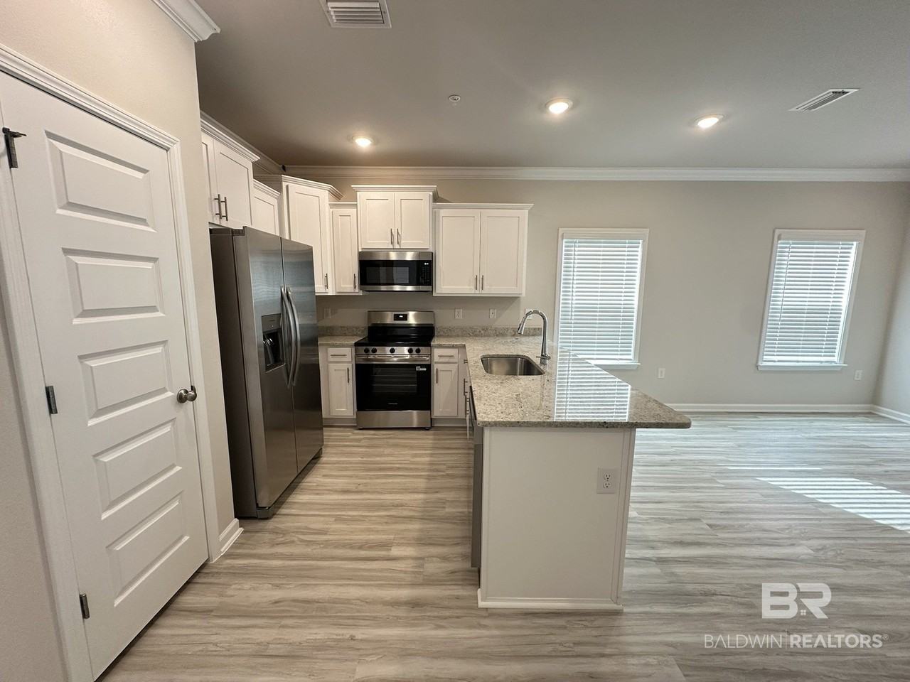 4321 Lost Bay Dr - Photo 4 of 13