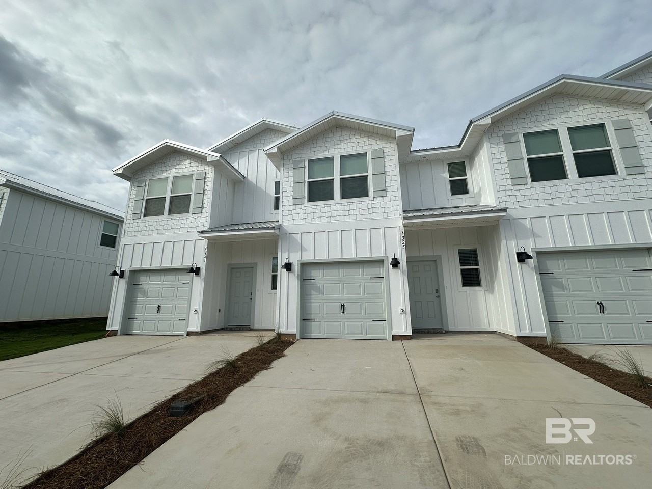 4325 Lost Bay Dr - Photo 2 of 15