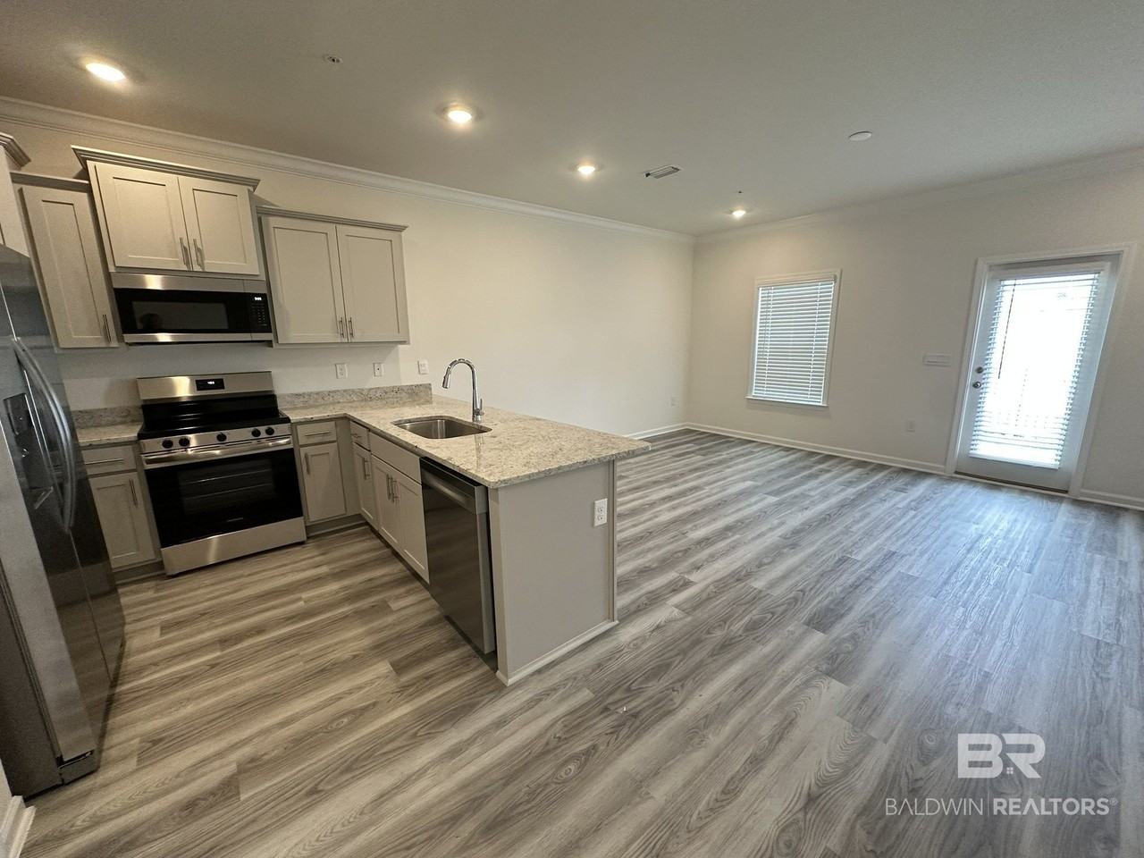 4325 Lost Bay Dr - Photo 3 of 15