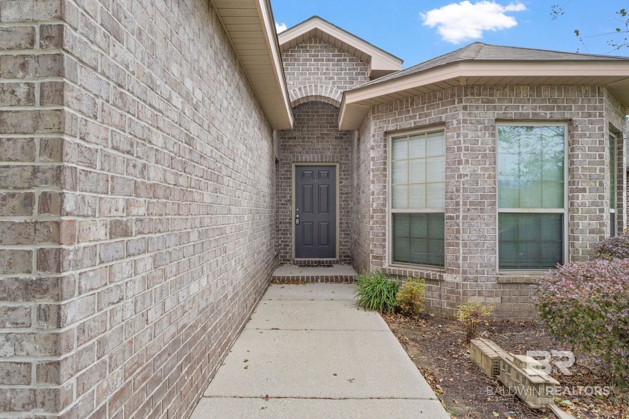 10686 Dunmore Dr - Photo 2 of 32
