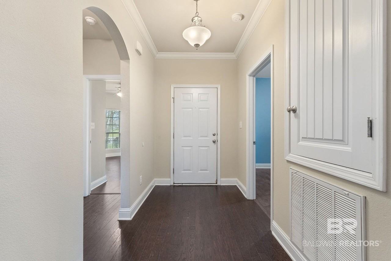 10686 Dunmore Dr - Photo 3 of 32
