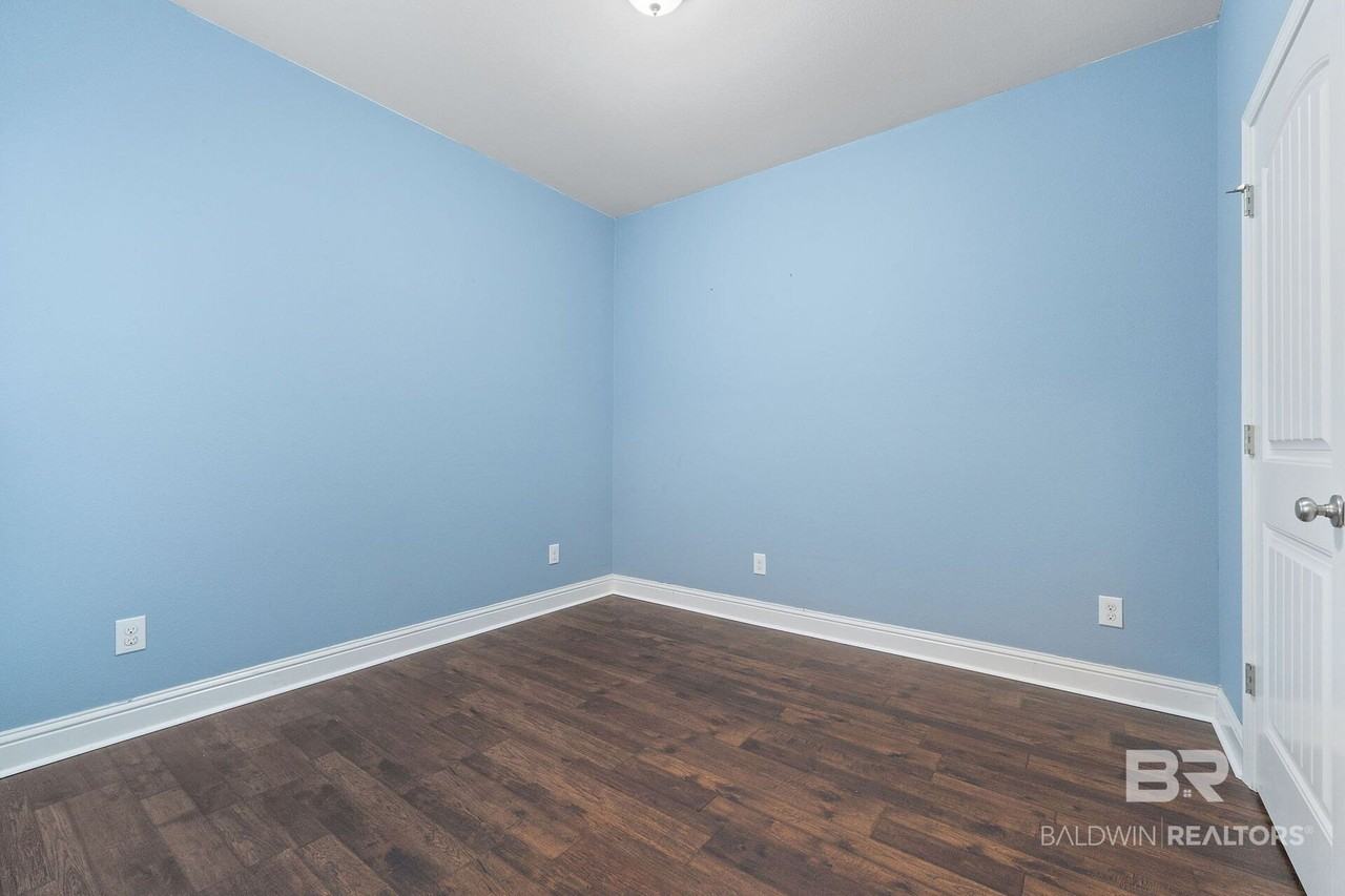 10686 Dunmore Dr - Photo 4 of 32