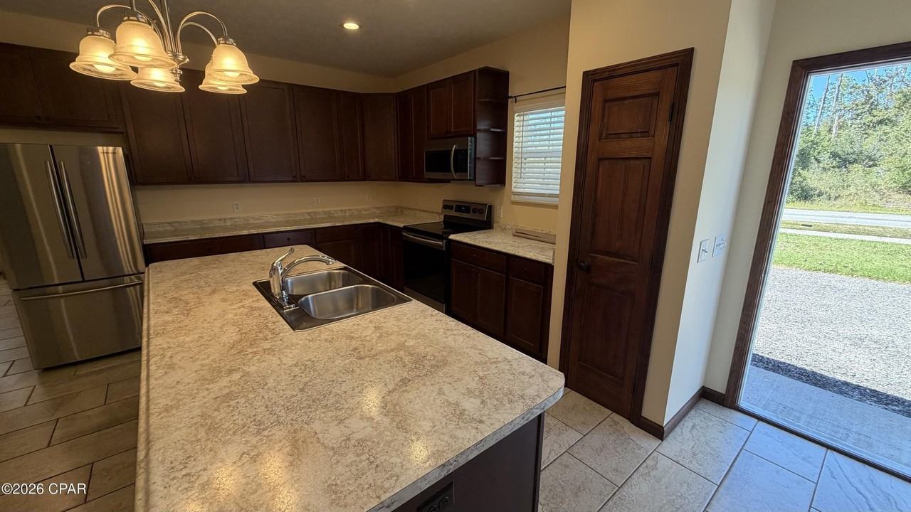 411 S Berthe Ave - Photo 4 of 19