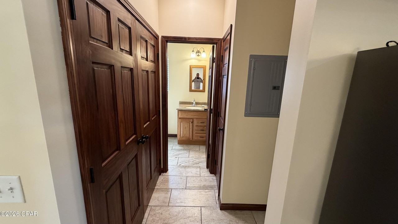 411 S Berthe Ave - Photo 6 of 19