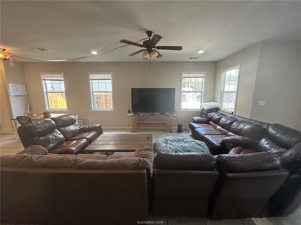 4404 Aspen St - Photo 3 of 19