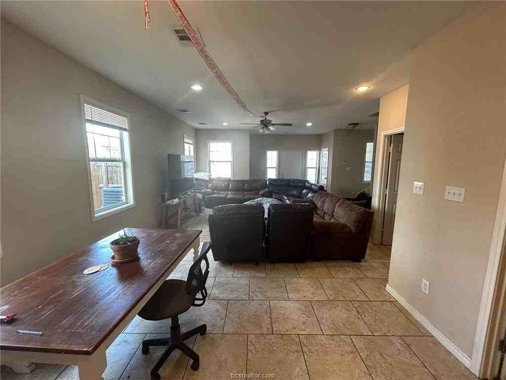 4404 Aspen St - Photo 5 of 19