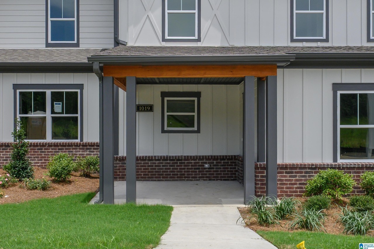 1002 Grand River Blvd - Photo 2 of 46