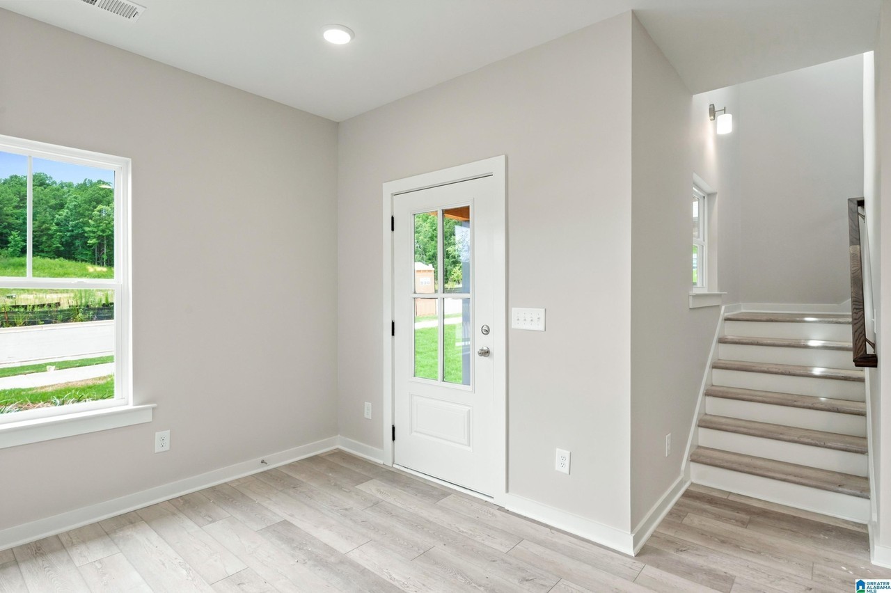 1002 Grand River Blvd - Photo 4 of 46