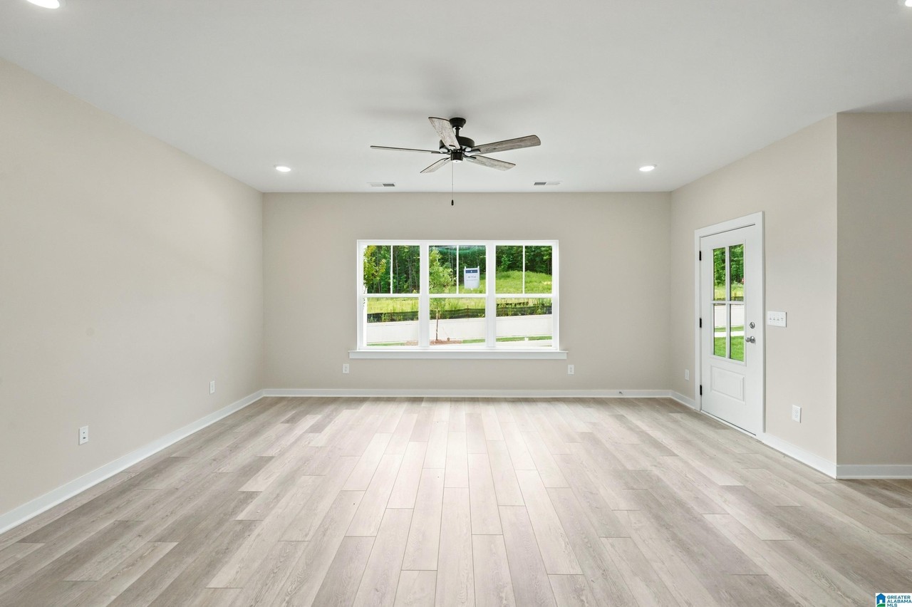 1002 Grand River Blvd - Photo 5 of 46