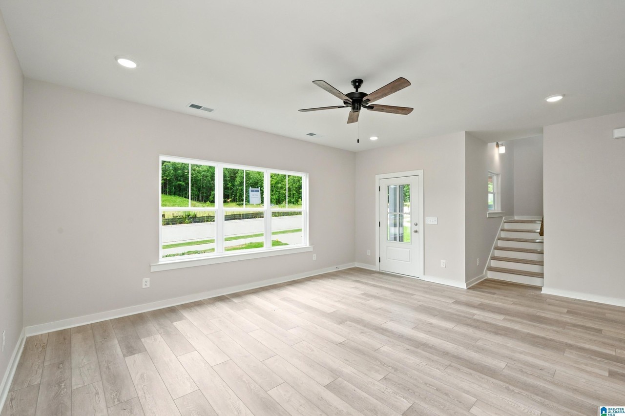 1002 Grand River Blvd - Photo 6 of 46