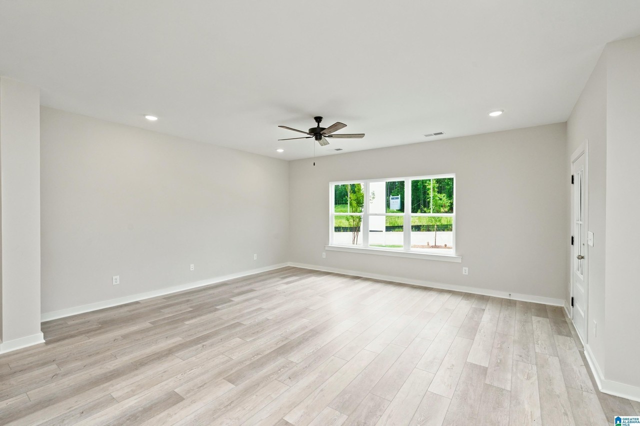1002 Grand River Blvd - Photo 7 of 46