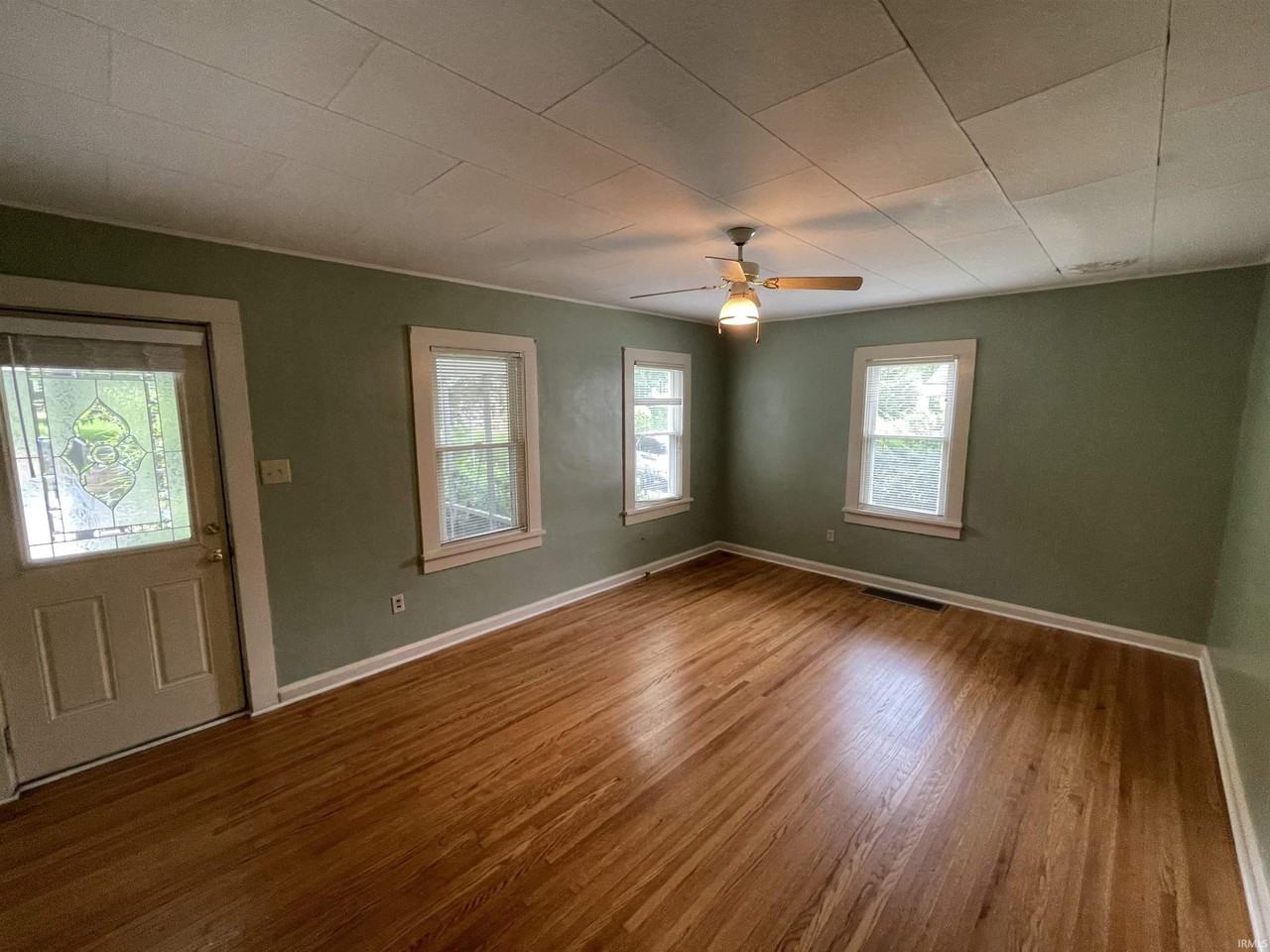 517 S Swain Ave - Photo 5 of 22