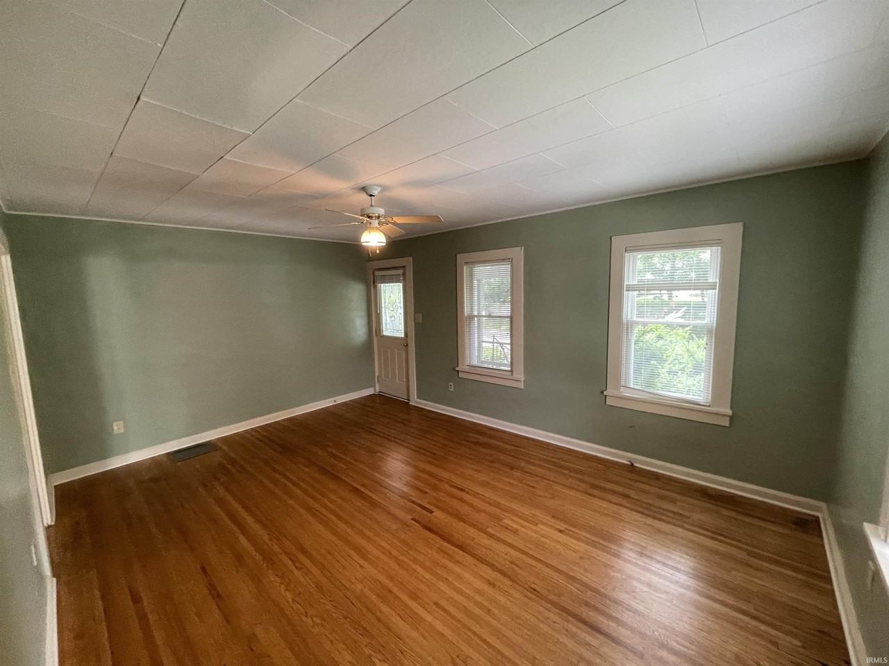 517 S Swain Ave - Photo 6 of 22