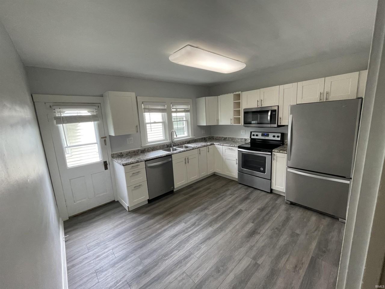 517 S Swain Ave - Photo 7 of 22