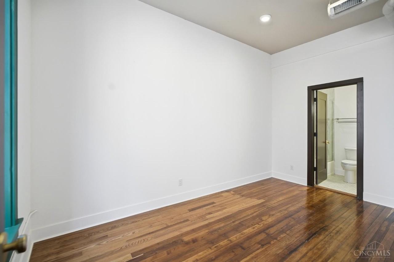 607 Main St #11 - Photo 3 of 39