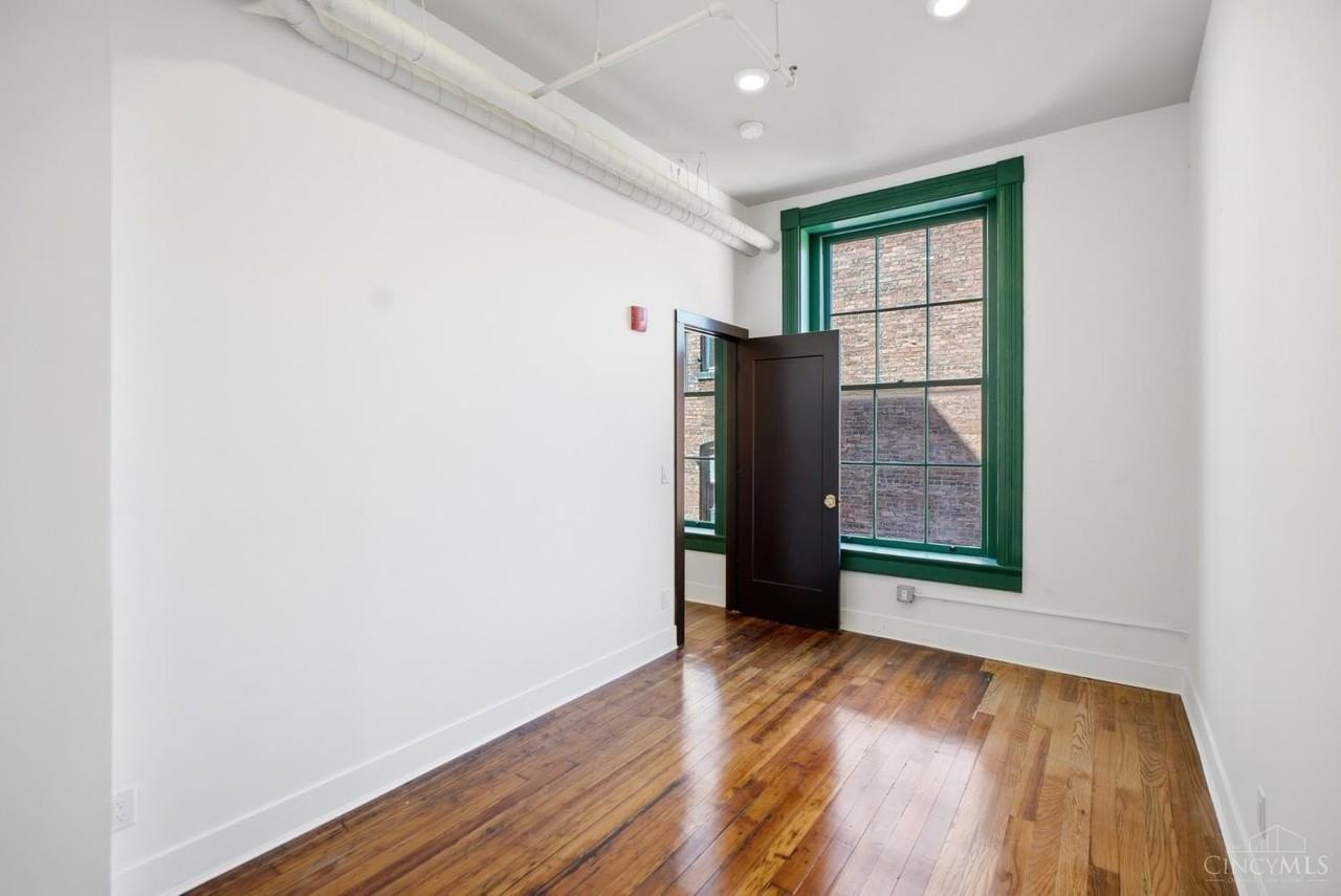 607 Main St #11 - Photo 4 of 39