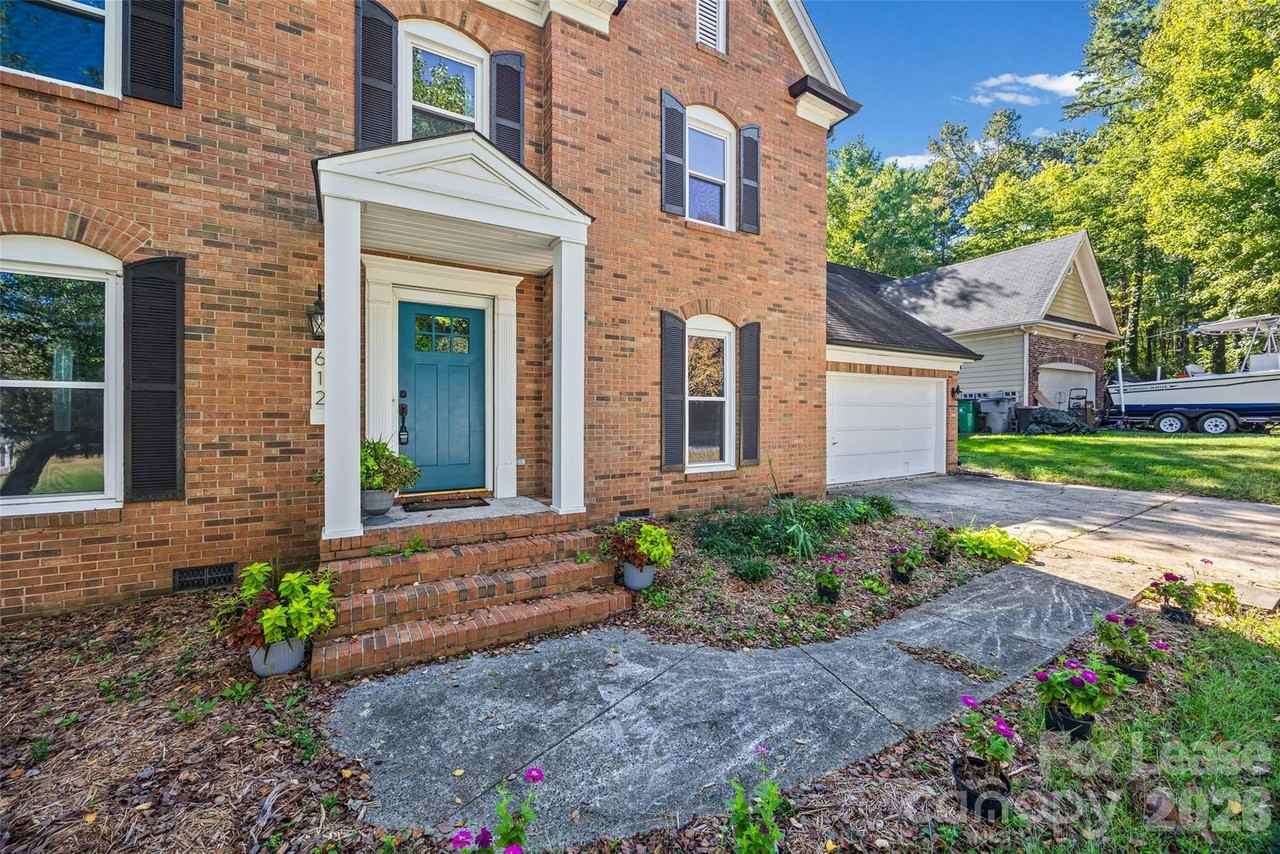 612 Grays Creek Ln - Photo 2 of 36
