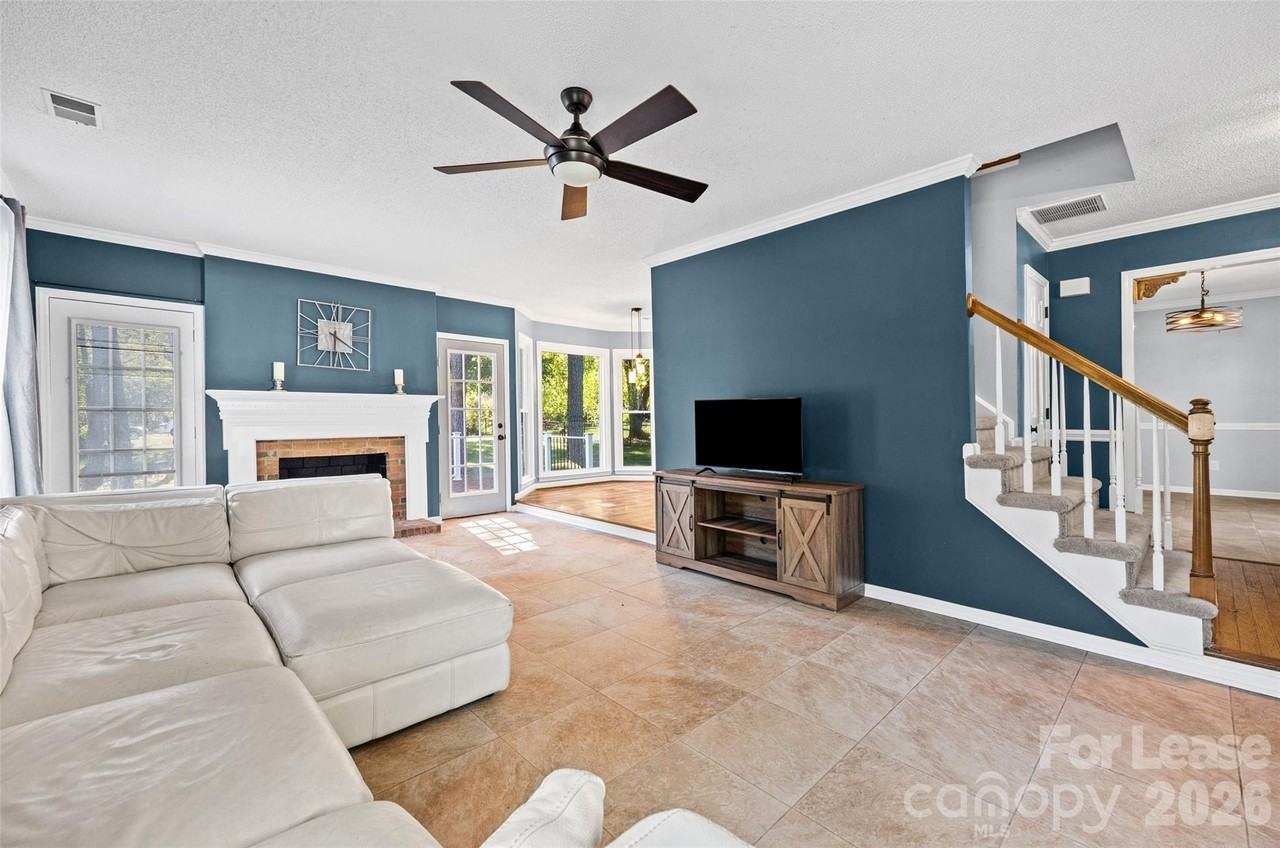 612 Grays Creek Ln - Photo 6 of 36