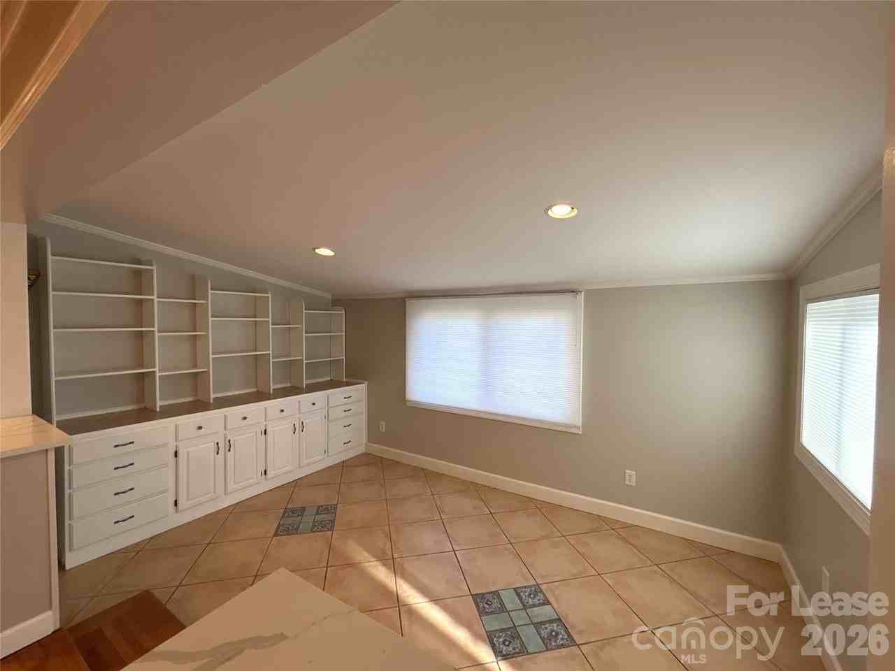 4911 Fairheath Rd - Photo 4 of 20