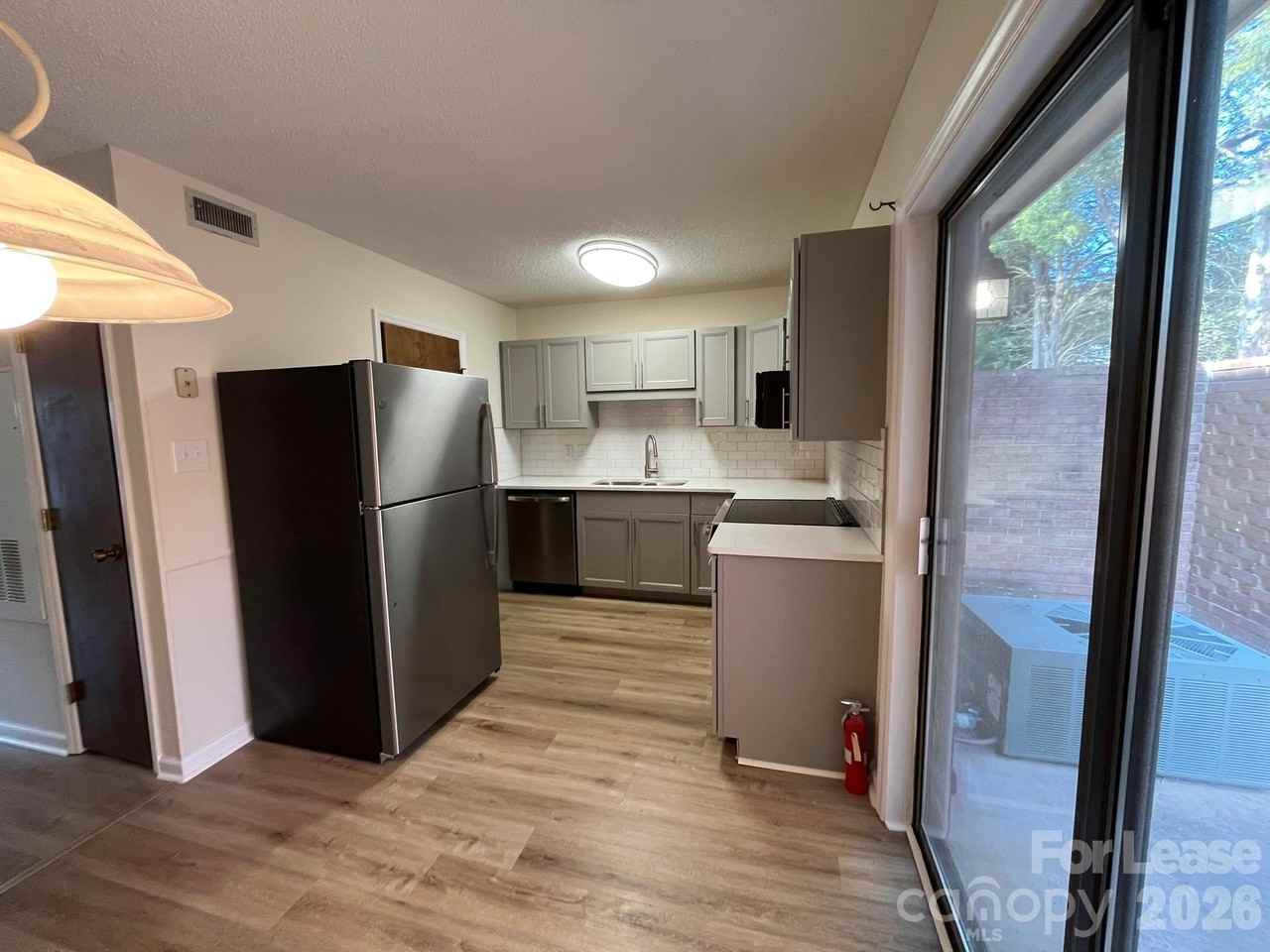 220 14th Ave Se #C - Photo 6 of 23