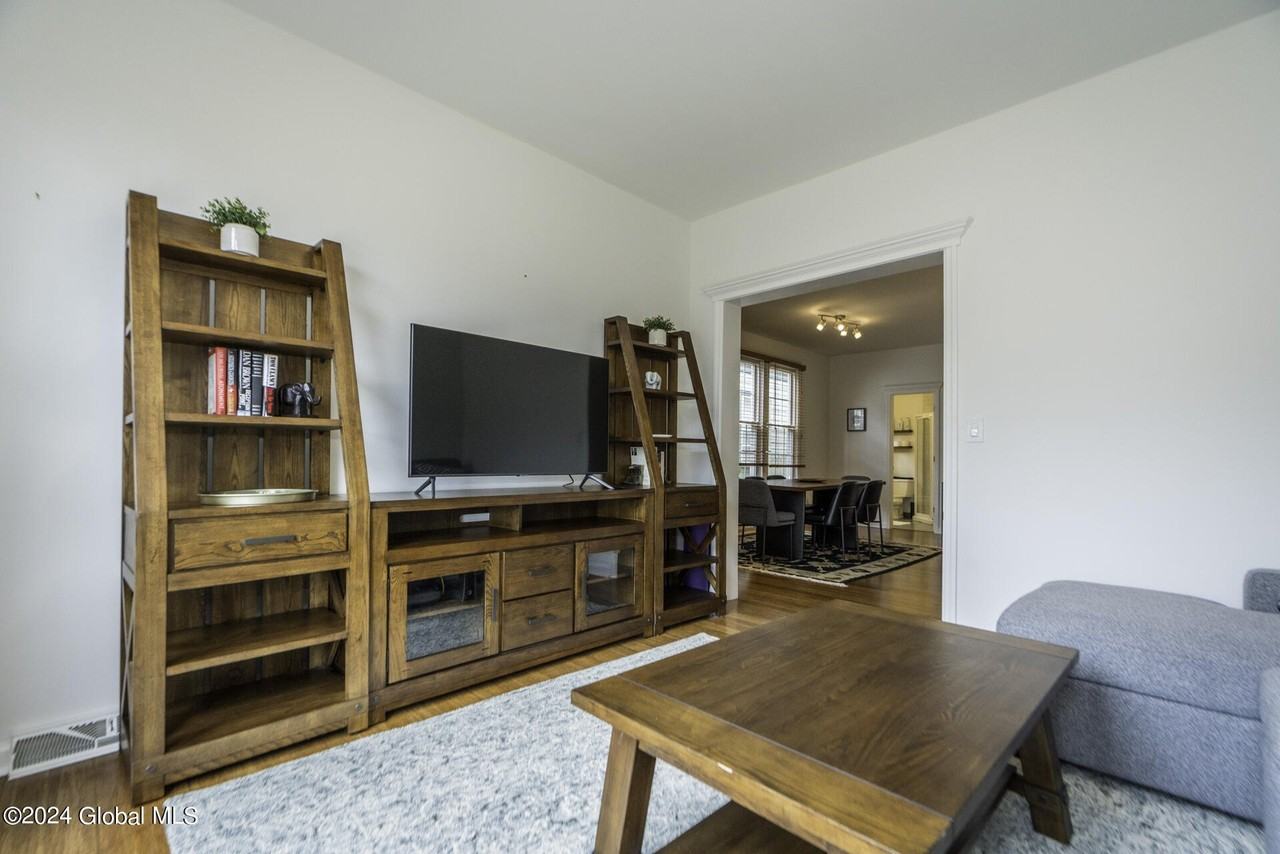 41 Walton St - Photo 5 of 28