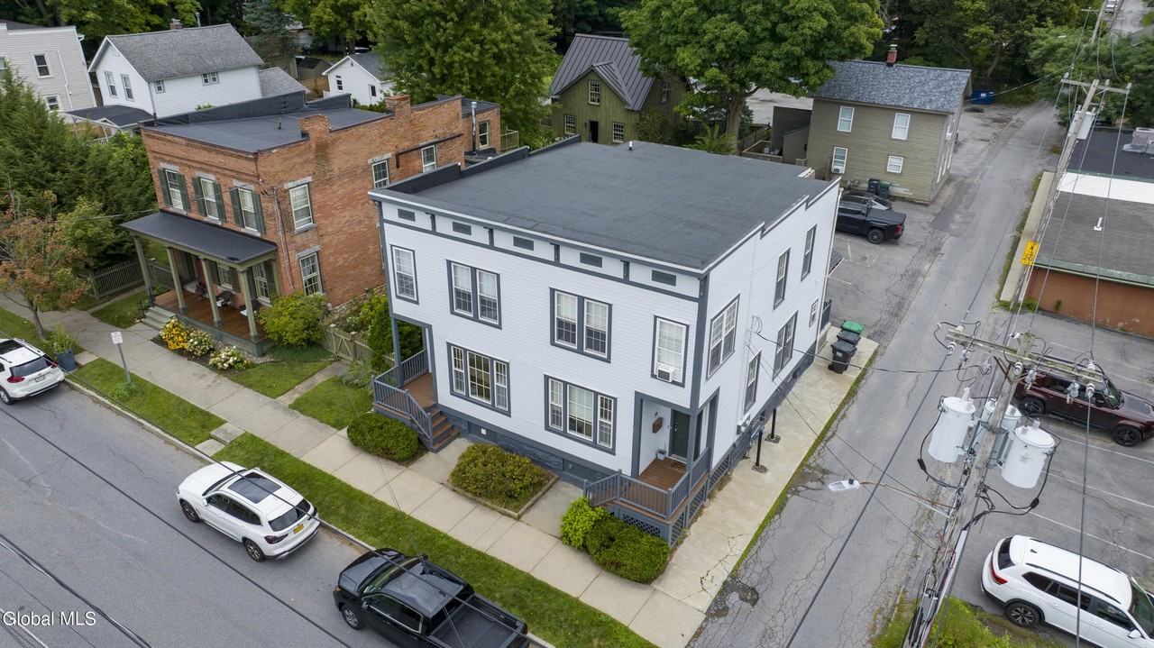 39 Walton St - Photo 3 of 24