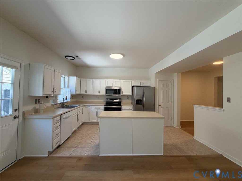 3105 Friars Walk Ln - Photo 4 of 16