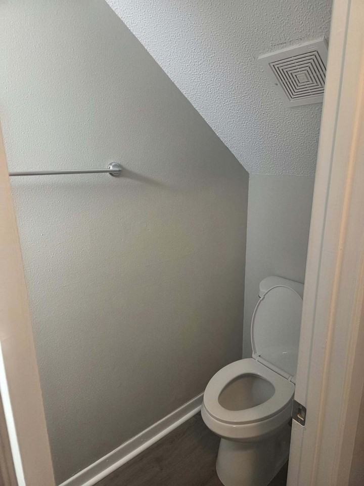 305 Oxford Ct - Photo 6 of 8